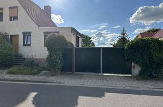 Einfamilienhaus kaufen in Klein Schwarzloser Dorfstraße 11, 39517 Hüselitz, Einfamilienhaus mit 5 Zimmern, Zusatzwohnraum im Keller, Doppelcarport und Garten