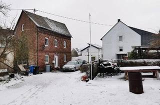 Haus kaufen in 56288 Kastellaun, Kastellaun - Großes Grundstück mit Bauland, Altbau & Scheune -Haus vermietet-