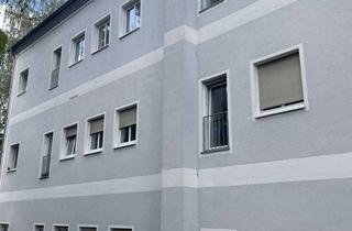 Wohnung kaufen in Kirchgasse, 04639 Gößnitz, Gepflegte 3 Raumwohnung mit großer Garage