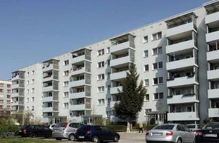 Wohnung mieten in Wittenberger Straße 45, 12689 Marzahn, 3 Zimmer mit Ausblick aufs Fußballfeld