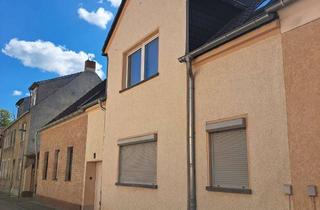 Haus kaufen in Querstraße, 06862 Roßlau, Grundsolides Reiheneigenheim mit Hof, Anbau und Garten