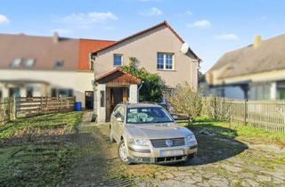 Anlageobjekt in 04509 Delitzsch, Charmante Doppelhaushälfte mit Geschichte und großem Grundstück