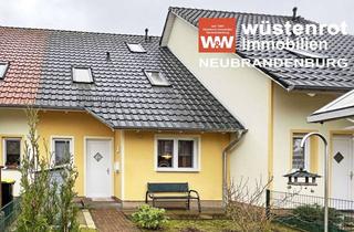 Reihenhaus kaufen in 17438 Wolgast, FAST NEUES REIHENHAUS MIT EINBAUKÜCHE + SOLARTHERMIE + VORBEREITUNG ZUM STUDIOAUSBAU + CARPORT