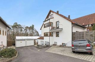 Wohnung kaufen in 92259 Neukirchen, 3-Zimmer-Maisonette-Wohnung mit Balkon, ausgebautem Spitzboden und Garage