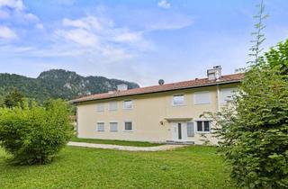 Wohnung kaufen in 83334 Inzell, Charmante Erdgeschosswohnung mit Terrasse – Renovierungsobjekt in Inzell