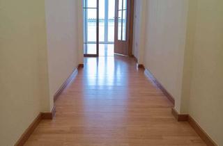 Wohnung mieten in Johann-Nikolaus-Zitter-Straße 25, 96317 Kronach, Hochwertige 2-Zimmer-Wohnung mit Balkon im 2. OG in Kronach Zentrum