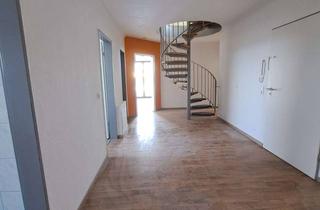 Wohnung mieten in Grenzweg 1-3, 33758 Schloß Holte-Stukenbrock, Geräumige 4-Zimmer Dachgeschosswohnung