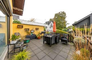 Haus kaufen in 51491 Overath, Zweifamilienhaus mit ELW, Terrasse, Balkon, Wärmepumpe, Garagen + Doppelcarport