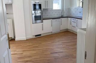 Wohnung mieten in 70182 Mitte, Helle 99 m² Wohnung mit Balkon im 3. OG in Stuttgart-Mitte - WG-geeignet