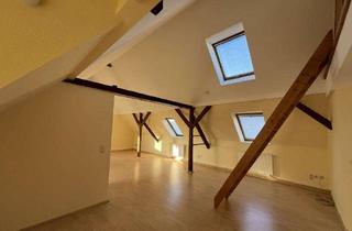 Wohnung mieten in 01589 Riesa, Stylisches Wohnen mit Weitblick: 3-Raum-Dachgeschosswohnung mit Balkon, in Riesa-Poppitz!