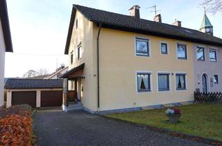 Doppelhaushälfte kaufen in 72250 Freudenstadt, Charmante Doppelhaushälfte mit schönem Garten und Garage in Freudenstadt.