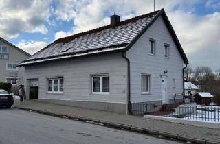 Einfamilienhaus kaufen in 94508 Schöllnach, RESERVIERT! Freistehendes Einfamilienhaus mit Garten, Garage & Wohlfühlambiente