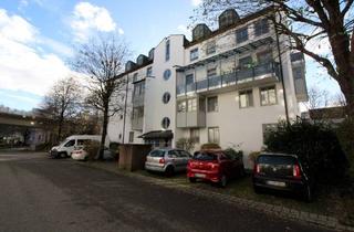 Wohnung kaufen in 83024 Rosenheim, Zukunftspotenzial! Vermietete 1-Zimmer ETW im DG mit Einbauküche und Duplexparker!