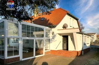 Einfamilienhaus kaufen in 15320 Neuhardenberg, Neuhardenberg bei Berlin – Einfamilienhaus mit Wintergarten, Doppelgarage und großem Grundstück