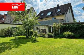 Haus kaufen in 32758 Detmold, Detmold - 1-2 Familienhaus: Viel Platz für Groß und Klein mit schönem Grundstück...