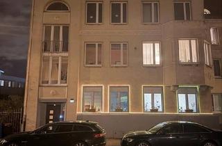 Mehrfamilienhaus kaufen in 47809 Krefeld, Krefeld - Mehrfamilienhaus mit großzügigen Wohnflächen in Krefeld