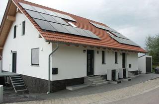 Haus kaufen in 84367 Zeilarn, Zeilarn: Neuwertige, große DHH, 8 Zi., EBK, 3 Bäder, KfW-40, PV, auf Erbbaurecht!