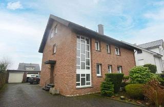 Haus kaufen in 33758 Schloß Holte-Stukenbrock, Sanierungsbedürftiges Zweifamilienhaus mit Baugrundstück und Ausbaureserve im Dachboden!