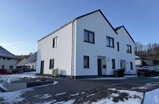 Haus mieten in Schreibers Hof 18a, 59469 Ense, Exklusive Neubau-Doppelhaushälfte mit Garten, PV-Anlage & Einbauküche in Toplage von Ense