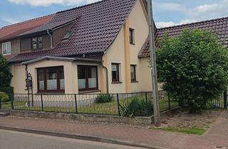 Doppelhaushälfte kaufen in Schlemminer Str. 19, 19386 Kritzow, 5-Zimmer Doppelhaushälfte mit Garagen in Kritzow am See