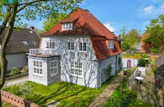 Villa kaufen in 25746 Heide, Charmante Stadtvilla in beliebter Lage – Historisches Flair, viel Raum zum Gestalten und Wohlfühlen