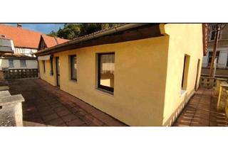 Haus kaufen in 06528 Wallhausen, Wallhausen - Haus mit Garage und großen Grundstück