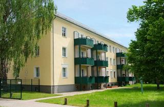 Wohnung mieten in Dr.-M.-Luther-Straße 62, 39218 Schönebeck, Geräumige 3-Raum Wohnung im Erdgeschoss mit Balkon zu vermieten.