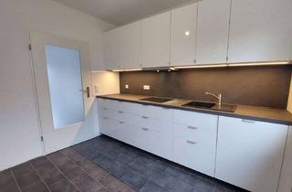 Wohnung mieten in Fliederweg 22, 32657 Lemgo, Renovierte 4-ZKB, Garage, XXL-Terrasse, neue Küche, im Blumenviertel, mit Gartenanteil
