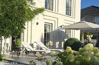 Villa kaufen in 14476 Groß Glienicke, Luxus trifft Lebensqualität: Exklusive Traumvilla mit großzügiger Blumenterrasse und Ausbaupotenzial