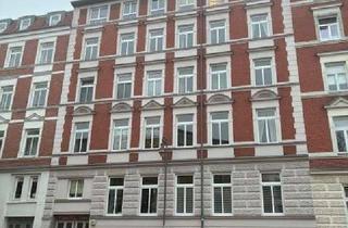 Anlageobjekt in 19053 Feldstadt, Saniertes und gepflegtes Mehrfamilienhaus mit 9 Wohnungen und grünem Innenhof in der Feldstadt