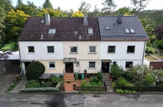 Haus kaufen in 90596 Schwanstetten, Schwanstetten - Charmantes Reihenmittelhaus mit Sanierungsbedarf am Waldrand