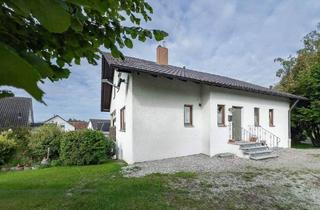 Einfamilienhaus kaufen in 88339 Bad Waldsee, Bad Waldsee - Einfamilienhaus in sonniger Lage mit Balkon, Einliegerwohnung, 2 Garagen und zusätzlich ausbaubarem Dachgeschoss in 88339 Bad Waldsee-Enzisreute