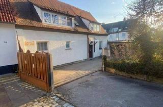 Wohnung kaufen in 90766 Fürth, Fürth - Attraktives Immobilienpaket: 3 Wohnungen in einer DHH