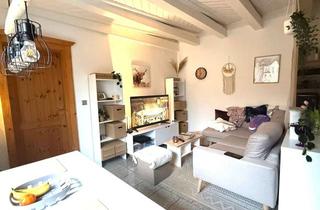 Wohnung kaufen in 42719 Wald, Charmante, vermietete 2-Zimmer-Wohnung im bungalowartigen Stil mit Terrasse, Gartenanteil und Garage