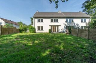 Doppelhaushälfte kaufen in 40474 Lohausen, Sanierungsbedürftige Doppelhaushälfte in der Engländersiedlung von Düsseldorf-Lohausen