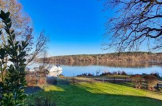 Wohnung kaufen in 14089 Gatow, Wasserblick auf die Havel und den Grunewald vom Wohnzimmer und Balkon! Hallenbad und Sauna inklusive