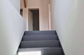 Wohnung mieten in 65203 Biebrich, WG geeignet / neu renovierte, großzügige 4-Zimmer-Wohnungen mit neuer Küche/Parkplatz