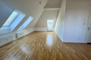 Wohnung kaufen in 12555 Köpenick, Wohnen im Grünen: Helle 2-Zimmer-Dachgeschosswohnung in ruhiger Lage