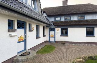 Wohnung kaufen in 18374 Zingst, Liebenswerte Eigentumswohnung "Seemöwe" mit Reetdach, Sauna und Kamin in Strandnähe & Wohnfühlfak...