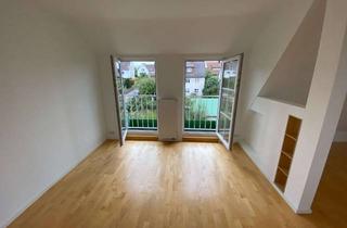 Wohnung mieten in 71229 Leonberg, Renovierte 2,5-Raum-Dachgeschosswohnung mit Einbauküche in Leonberg