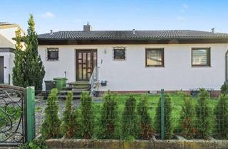 Einfamilienhaus kaufen in 91325 Adelsdorf, Zögern Sie nicht: Gepflegtes Einfamilienhaus mit Garten, Garage und 3 Freistellplätzen