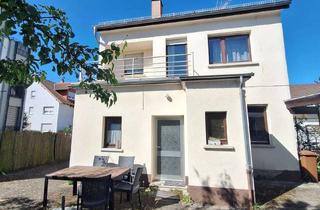 Einfamilienhaus kaufen in 69207 Sandhausen, Großes Grundstück mit Entwicklungspotenzial – EFH, Garage & Nebengebäude in Sandhausen -