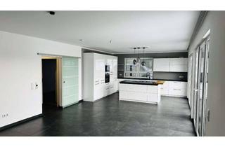 Wohnung mieten in Bad Oeynhausener Straße 61, 32278 Kirchlengern, Moderne 3-Zimmer-EG-Wohnung mit Garten, Terrasse, Schuppen & Carport