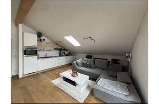 Wohnung mieten in Aiblinger Straße 13, 83109 Großkarolinenfeld, 3 Zi.-DG-Wohnung (64 m²) mit Balkon, EBK & TG-Stellplatz in Großkarolinenfeld