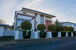 Villa kaufen in 38448 Wolfsburg, Exklusive Stadtvilla mit zwei Wohneinheiten, großem Grundstück und Premium-Ausstattung in Top-Lage