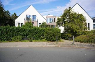 Wohnung kaufen in 60435 Berkersheim, Attraktive 3,5-Zimmer-Dachgeschosswohnung: Taunusblick, 3 Balkone, ausgebauter Spitzboden