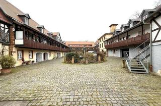 Wohnung kaufen in 61194 Niddatal, Provisionsfrei- Stilvolle Maisonettewohnung im historischen Fronhof