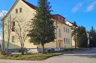 Wohnung mieten in Neue Straße 33, 17219 Möllenhagen, Platz für Alle ! Große 7‑Zimmer Wohnung mit Garage in Möllenhagen