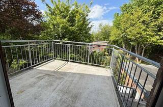 Wohnung mieten in 25813 Husum, Dachgeschosswohnung mit Balkon