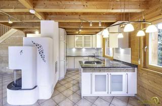 Haus kaufen in 84092 Bayerbach, Geschmackvolles A+-Massivholzhaus mit 250 m², inkl. Einliegerwohnung & PV mit Speicher